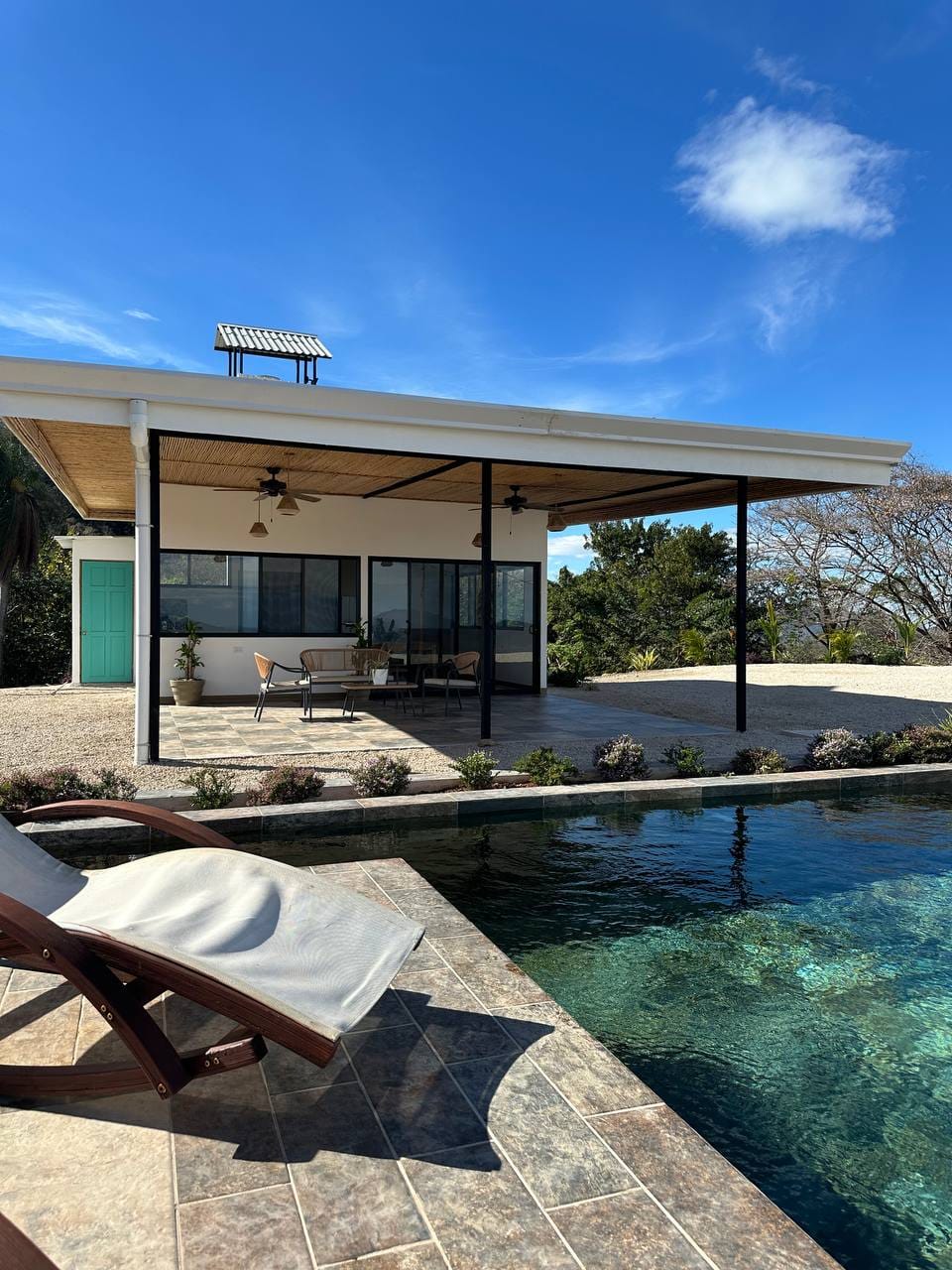Full view of the infinity pool and covered terrace with mountain view, showcasing the exclusive Bluesky Lodge